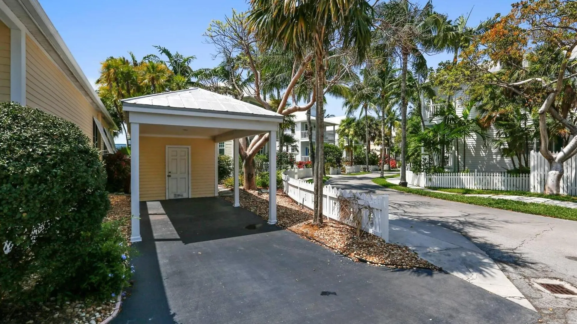 Spa Oasis By Avantstay Shared Pool 3 Miles To Smathers Beach Month Long Stays Only Stock Island Holiday home